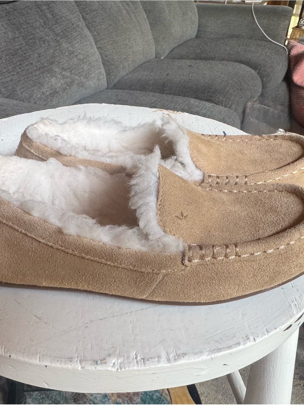 Like NEW Ladies Tan Suede Shearling Moccasin Slippers Koolaburra UGGS 7